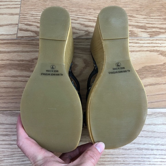 SODA Film-S Black Strap Platform Sandal - Picture 5 of 10